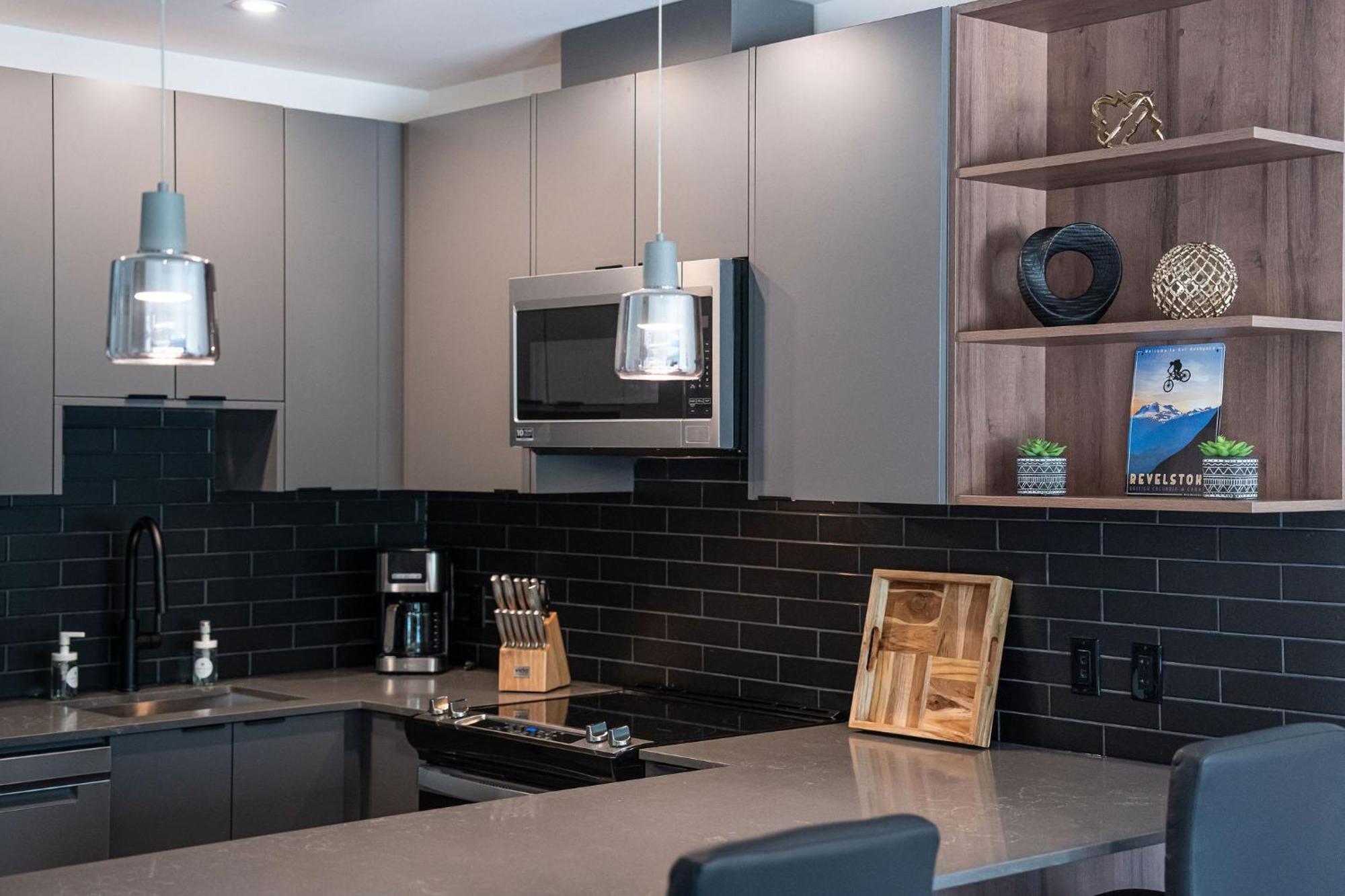 Appartamento Alpine Haven By Revelstoke Vacations Esterno foto