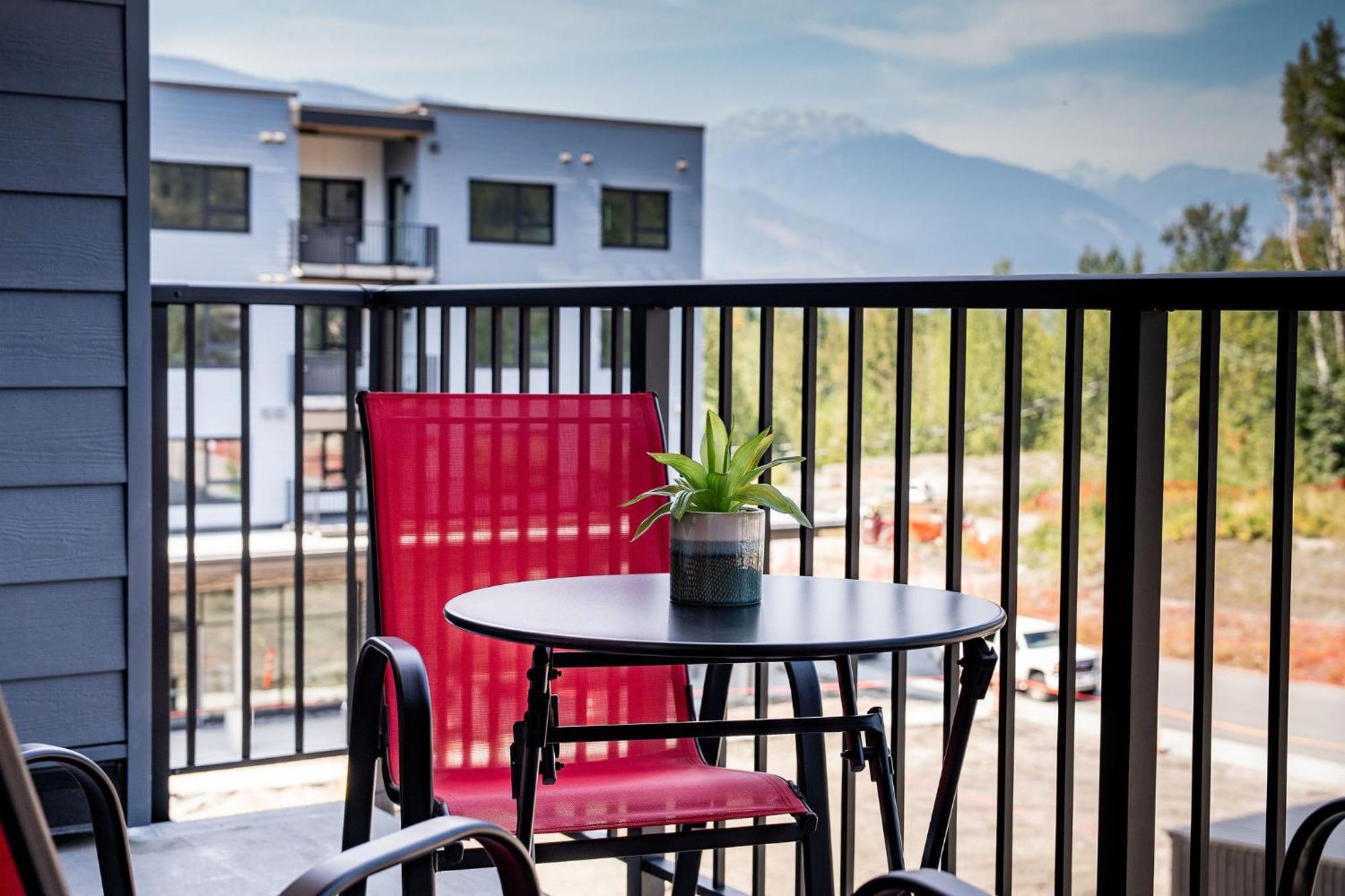 Appartamento Alpine Haven By Revelstoke Vacations Esterno foto