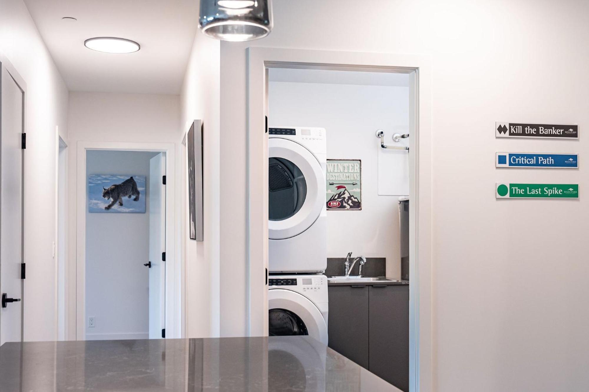 Appartamento Alpine Haven By Revelstoke Vacations Esterno foto