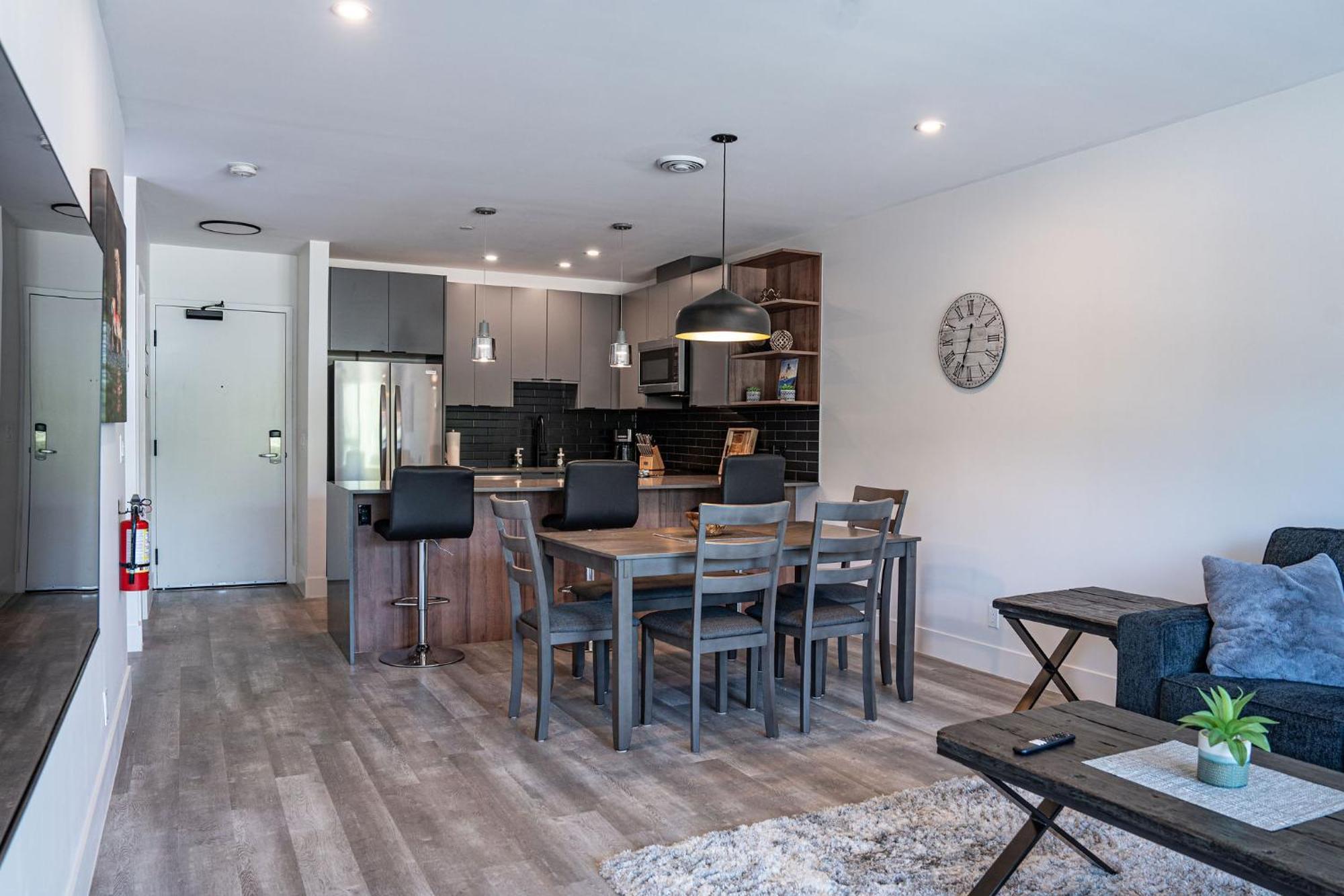 Appartamento Alpine Haven By Revelstoke Vacations Esterno foto