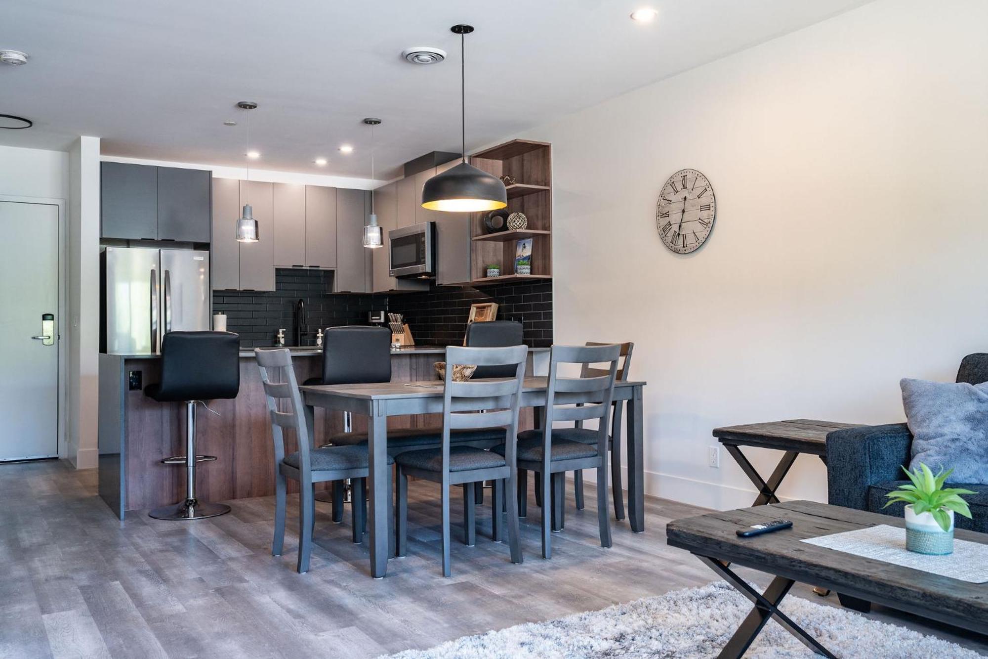 Appartamento Alpine Haven By Revelstoke Vacations Esterno foto