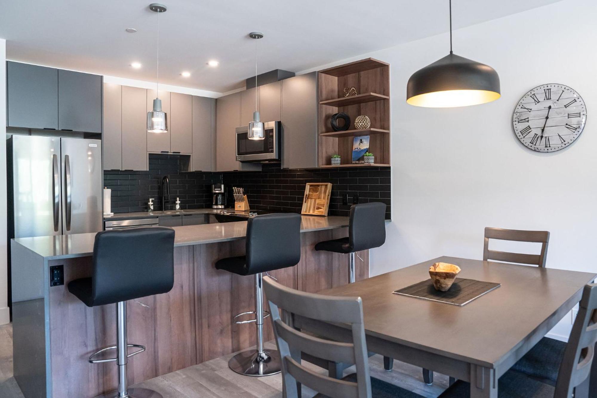 Appartamento Alpine Haven By Revelstoke Vacations Esterno foto