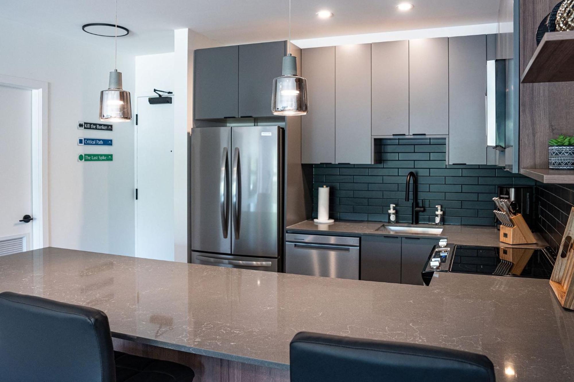 Appartamento Alpine Haven By Revelstoke Vacations Esterno foto