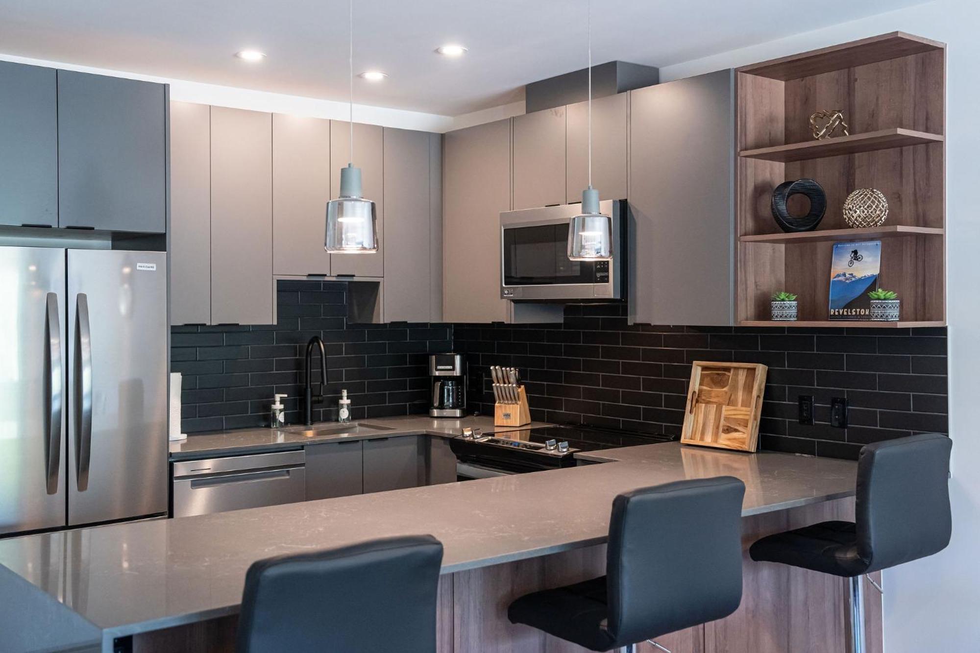Appartamento Alpine Haven By Revelstoke Vacations Esterno foto